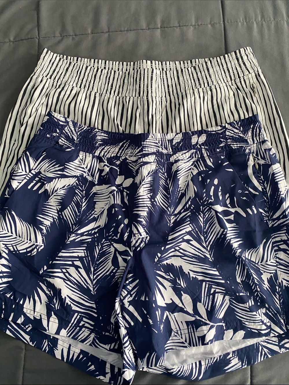 Old Navy Navy & White and Black and White Printed Pull-On Shorts (2-Pack) - Picture 2 of 5